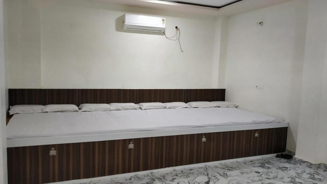 Rajlakshmi Guest House Mathura Zewnętrze zdjęcie